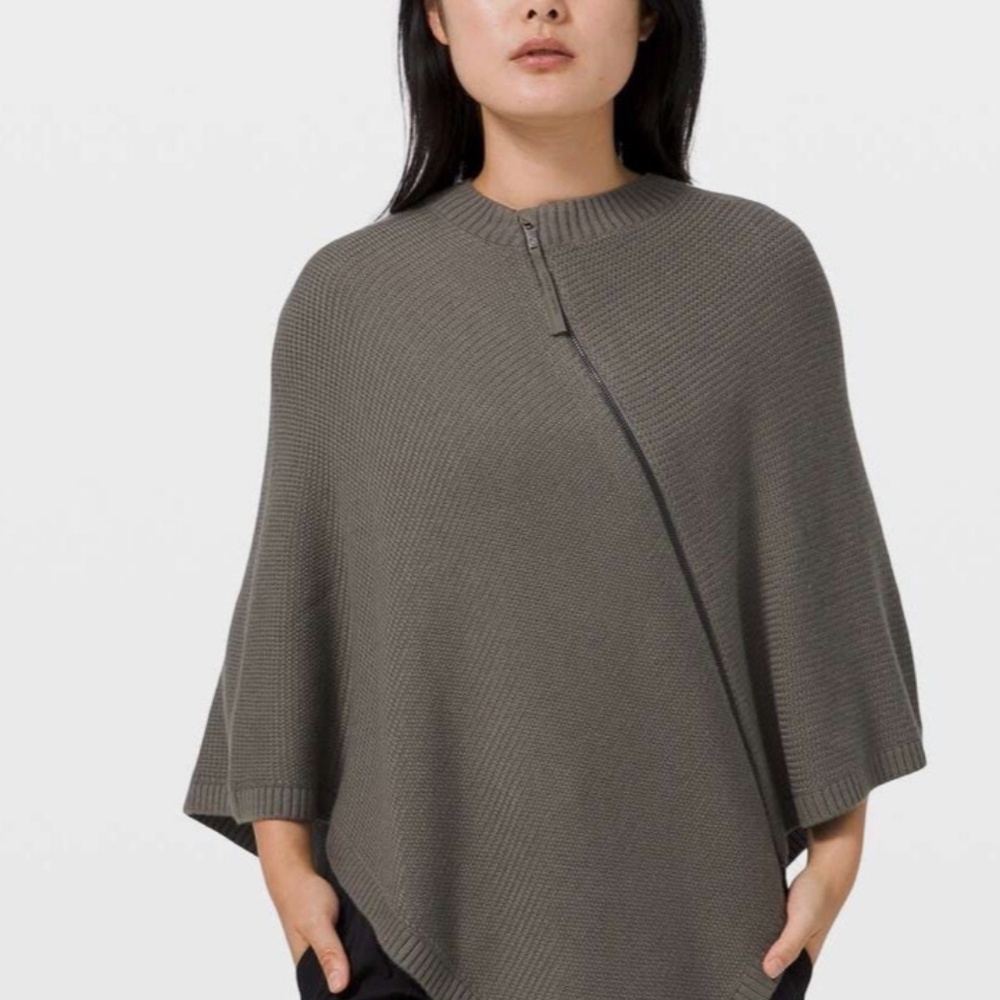 Lululemon On The Go Poncho One Size Grey Sage 2-Way Zip Sweater Asymmetrical O/S